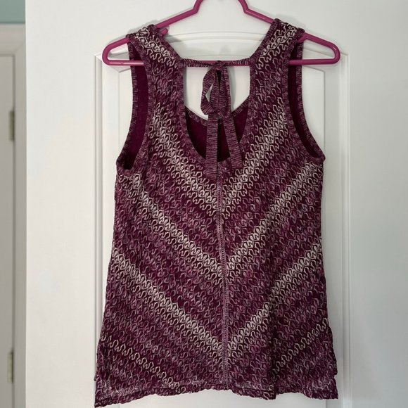 WHITE HOUSE BLACK MARKET V-Neck Crochet Sleeveless Top W/ Tie Back Size Medium - Picture 2 of 5